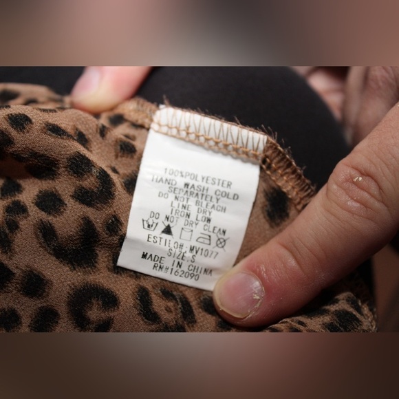 Maverick The Collection Cheetah Print Women’s Small Top Blouse - Picture 4 of 4